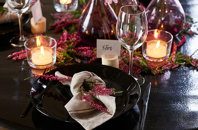 Høstlyng dekor på konfirmasjonsbordet