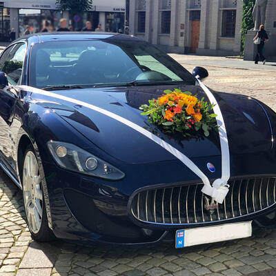 Blomsterdekor-til-brudebil